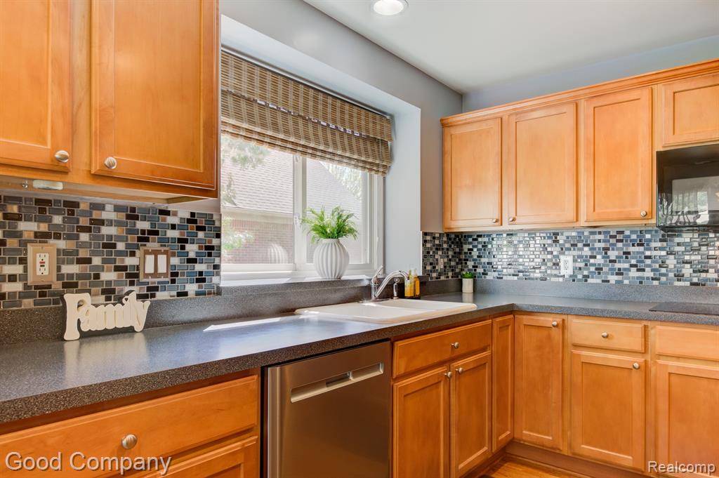 51250 W HILLS Drive, Plymouth, MI 48170 — Photo 24