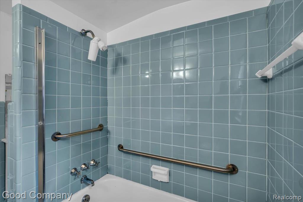 2564 WOODSTOCK Drive, Highland Park, MI 48203 — Photo 31
