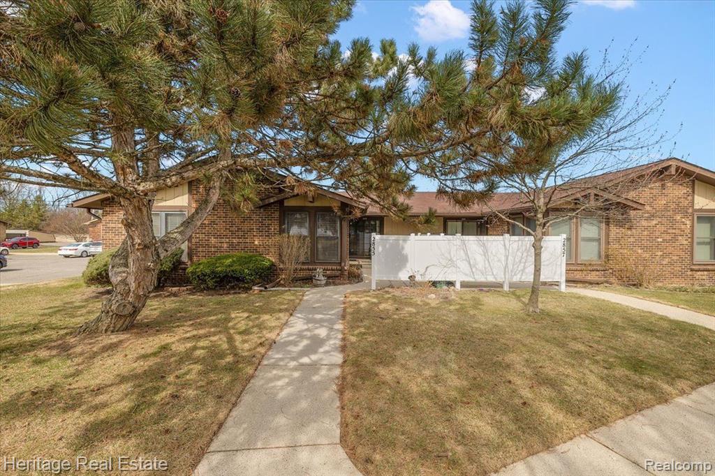 2855 ROUNDTREE Drive, APT 104 L, Troy, MI 48083 — Photo 3