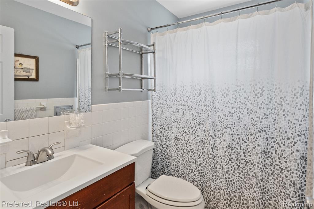 29661 Brown Court, Garden City, MI — Photo 13