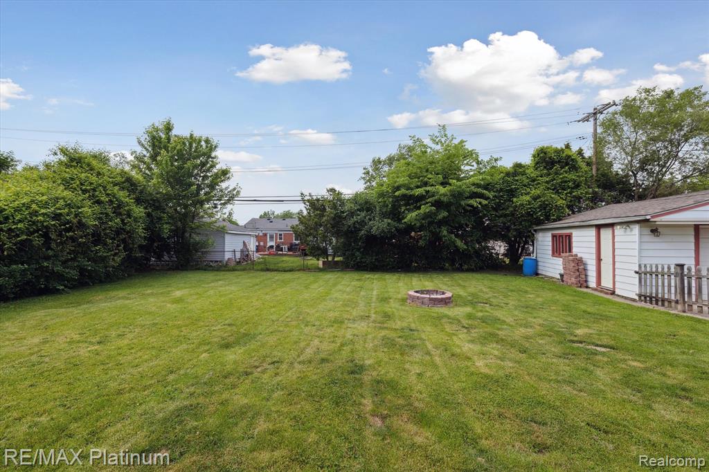 8685 Terri Drive, Westland, MI — Photo 37