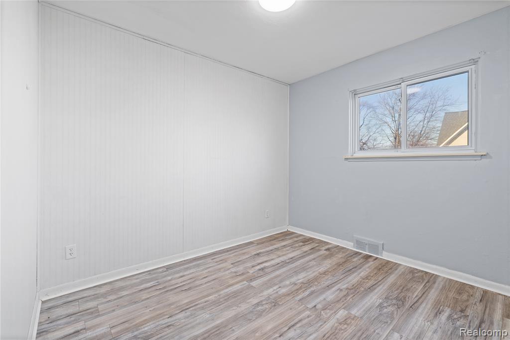 5627 Gertrude Street, Dearborn Heights, MI 48125 — Photo 11