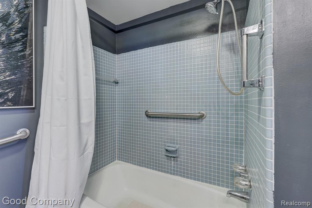 7105 Pebble Park Drive, West Bloomfield, MI — Photo 22