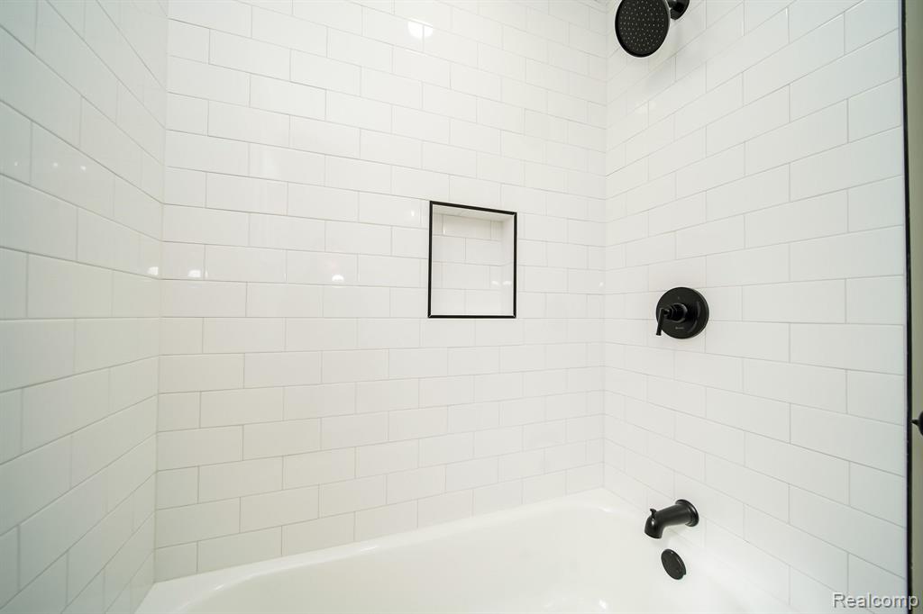 6855 KINGSBURY Street, Dearborn Heights, MI 48127 — Photo 37