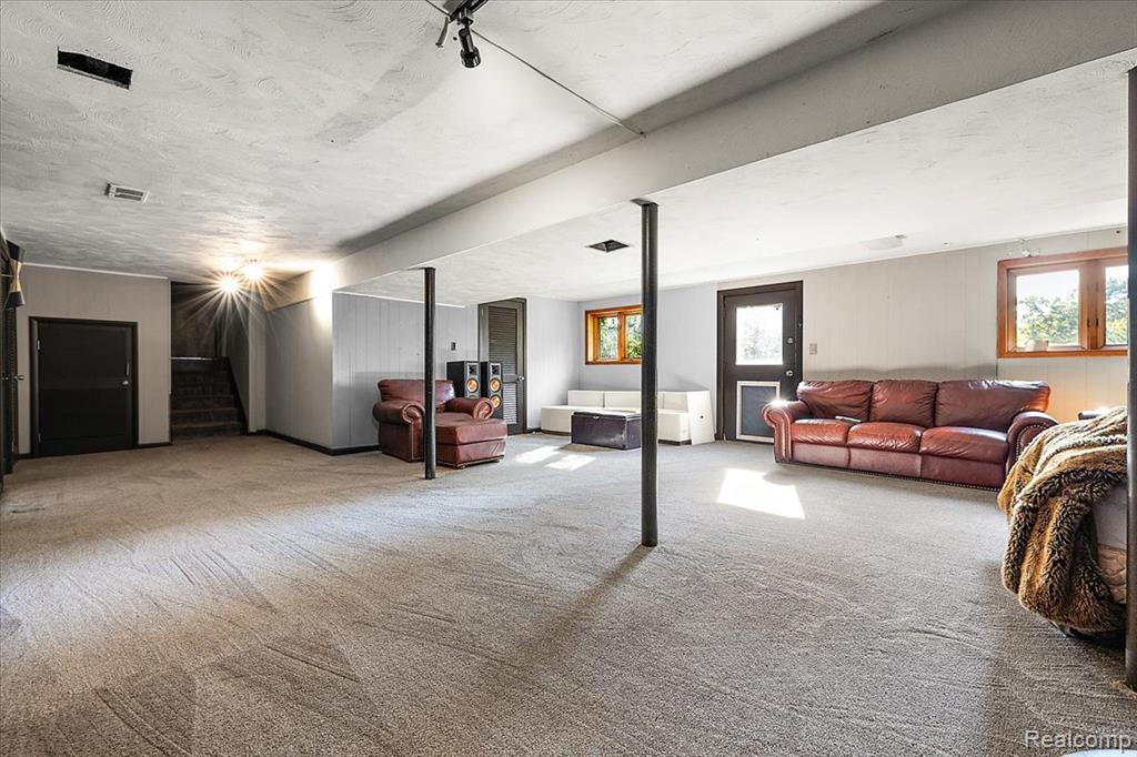 7315 Lindenmere Drive, Bloomfield Hills, MI 48301 — Photo 42