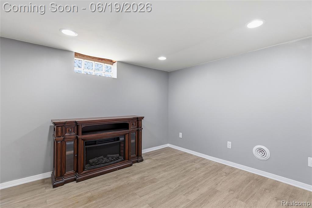 7228 Sterling Street, Center Line, MI 48015 — Photo 14