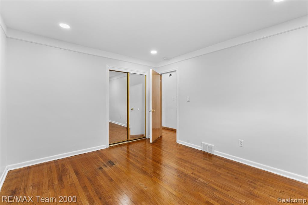 8551 Rockland Street, Dearborn Heights, MI 48127 — Photo 23