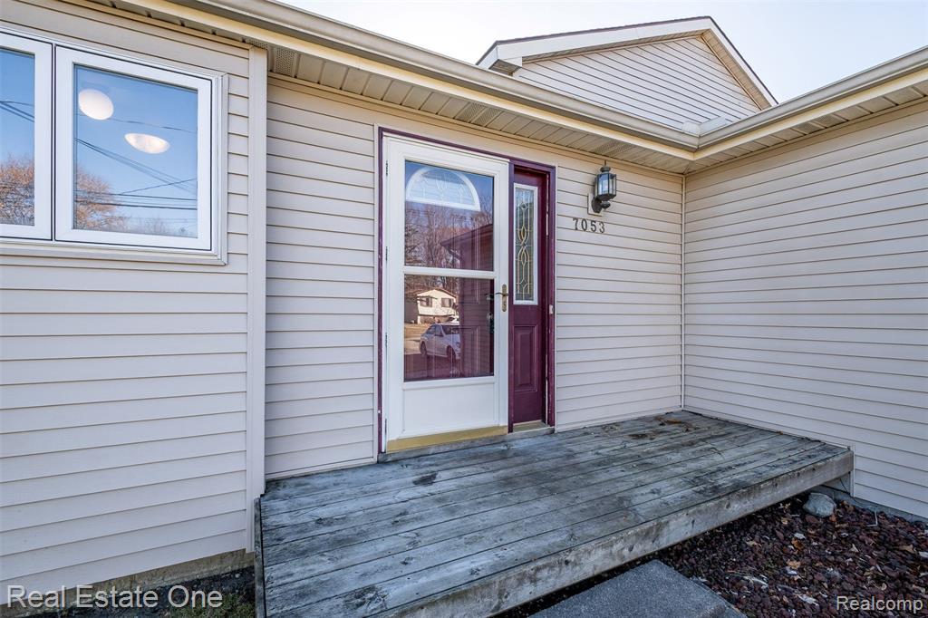 7053 Pershing, Waterford, MI 48327 — Photo 5