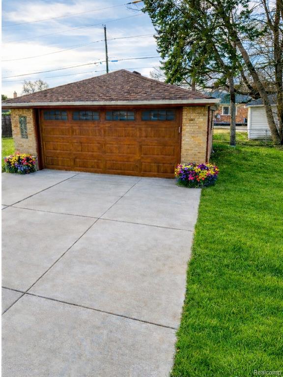 8895 Lenore Ave, Redford, MI 48239 — Photo 36
