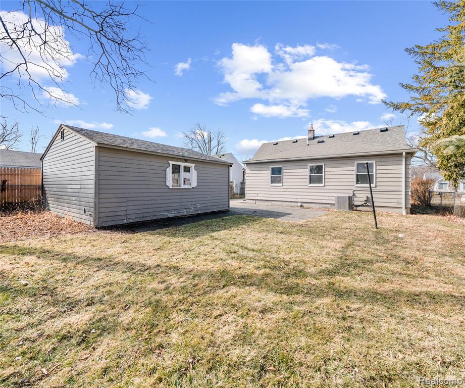 8916 Deering Street, Livonia, MI 48150 — Photo 36