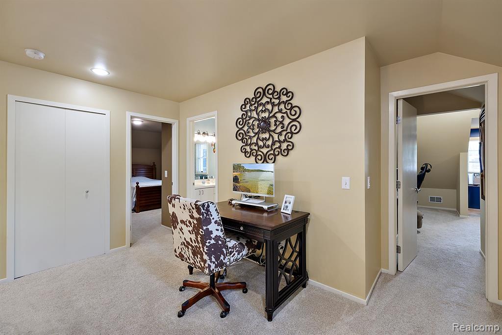733 LONGFORD Drive, Rochester Hills, MI 48309 — Photo 48