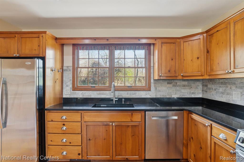 5621 Eastman Boulevard, West Bloomfield, MI 48323 — Photo 22