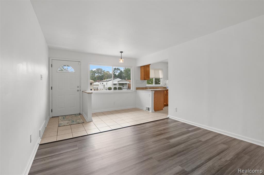 8938 Hugh Street, Livonia, MI 48150 — Photo 5