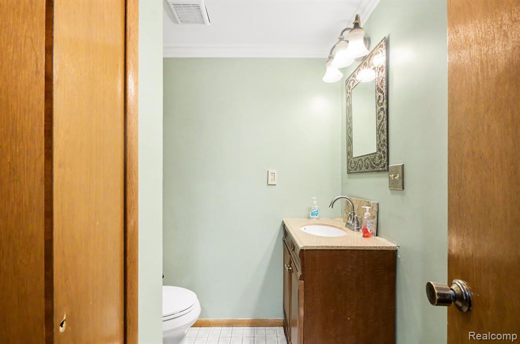 52905 Heatherway Drive, Utica, MI 48316 — Photo 20