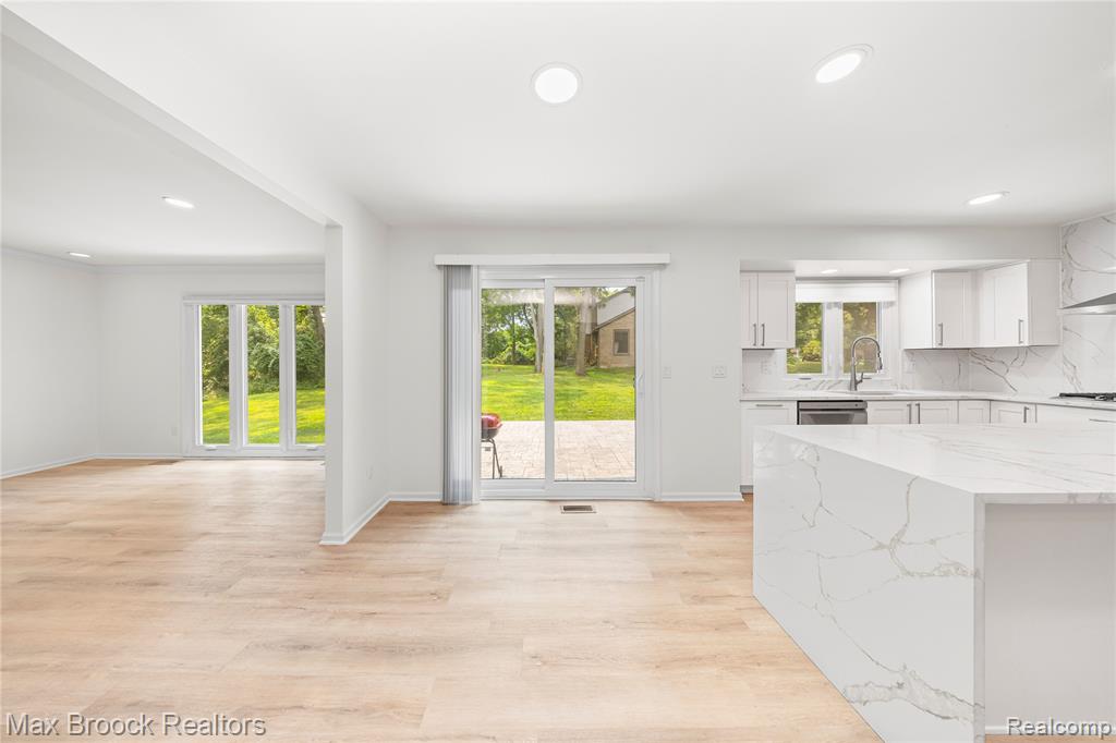 4490 Strathdale Lane, West Bloomfield, MI 48323 — Photo 28