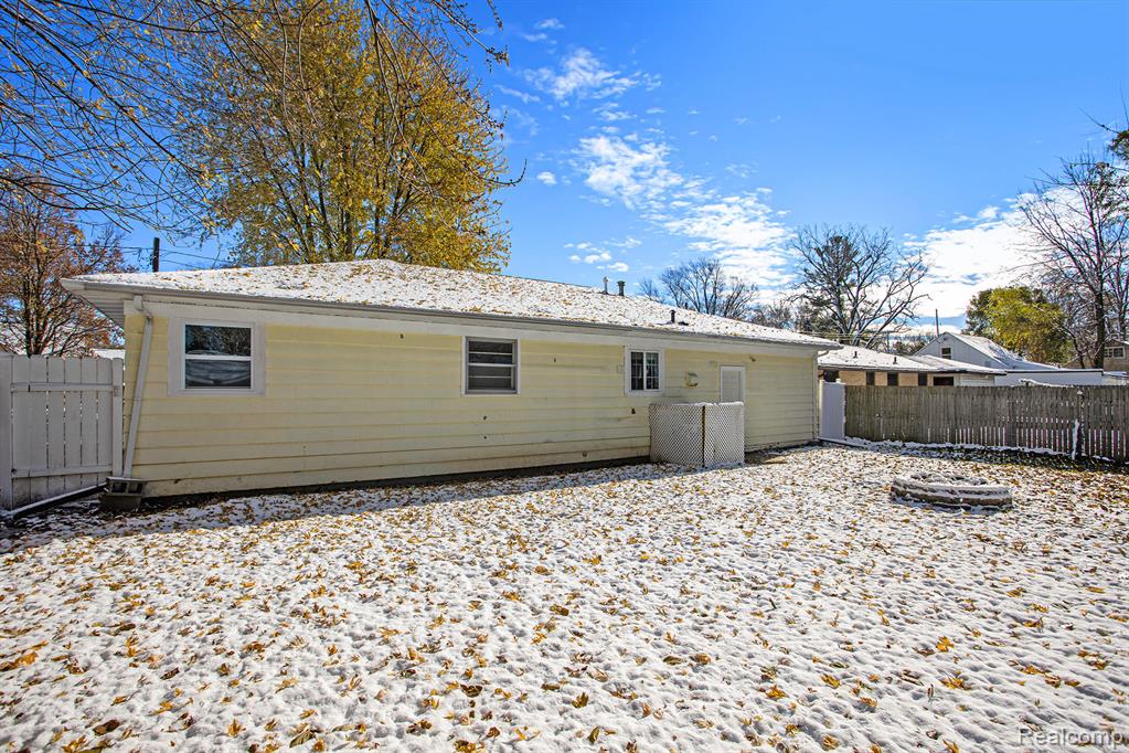 4166 Pineport Road, Bridgeport, MI 48722 — Photo 14