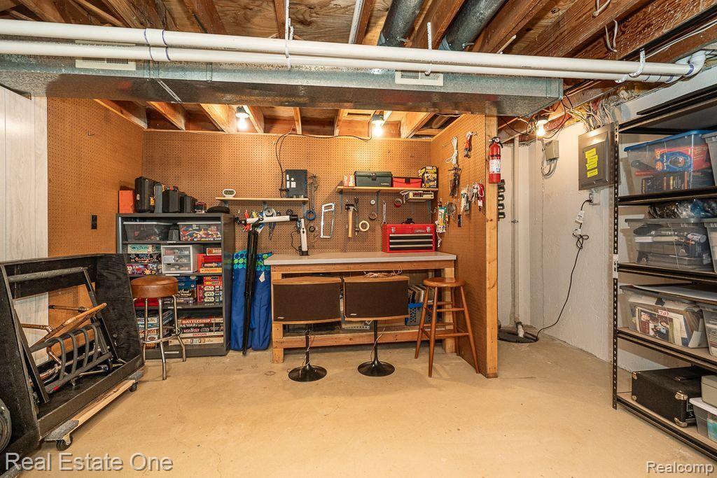 40323 FORDWICH Drive, Sterling Heights, MI 48310 — Photo 43