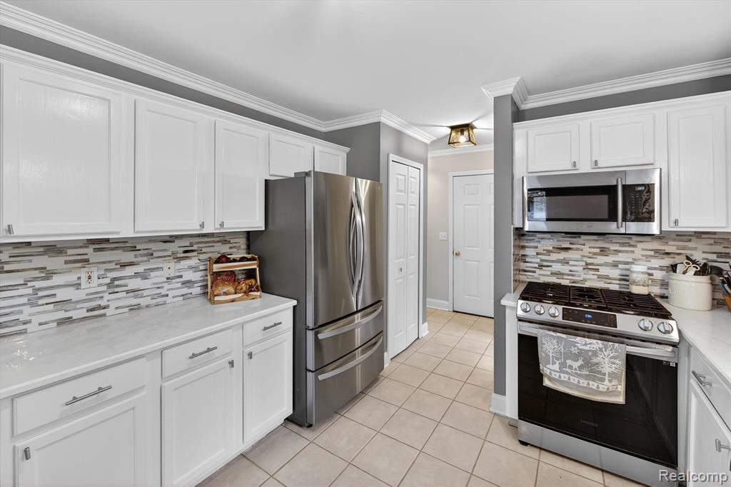 2454 Calvin Court, Pinckney, MI 48169 — Photo 12