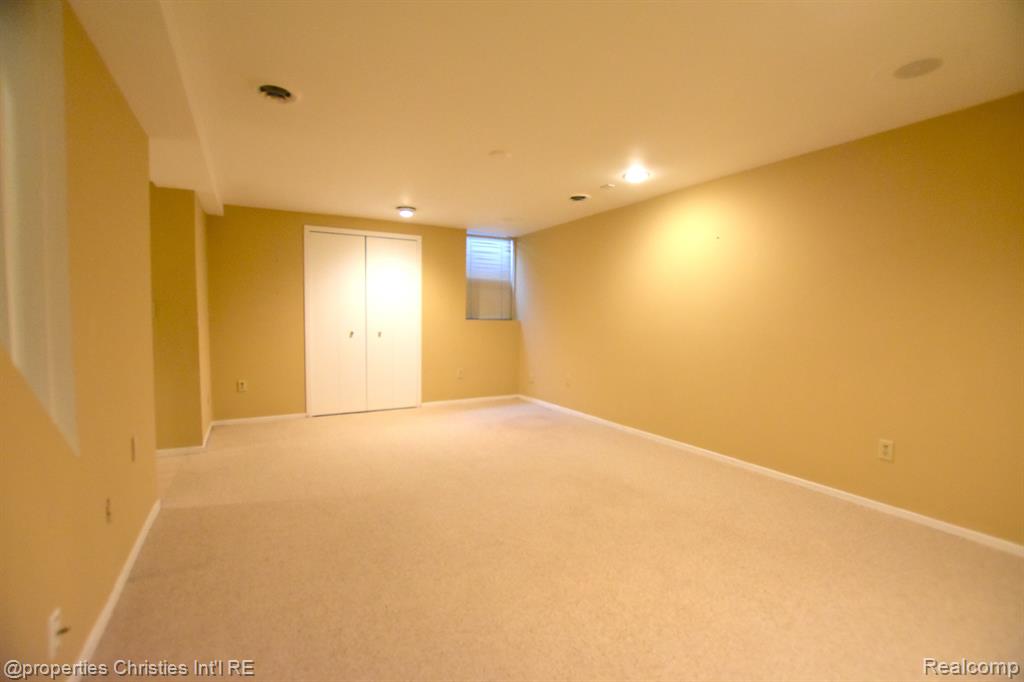 1752 S HILL Boulevard, Bloomfield Hills, MI 48304 — Photo 33