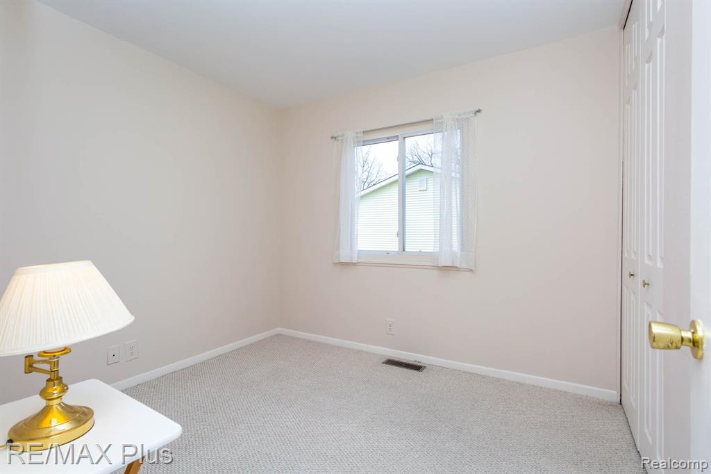642 TURRILL Avenue, Lapeer, MI 48446 — Photo 21