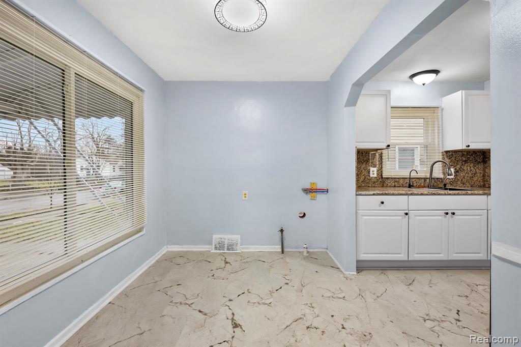 6485 Rosemont Avenue, Detroit, MI 48228 — Photo 11