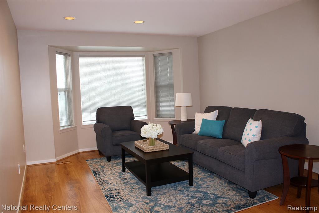 44800 Bayview Drive, Novi, MI — Photo 4