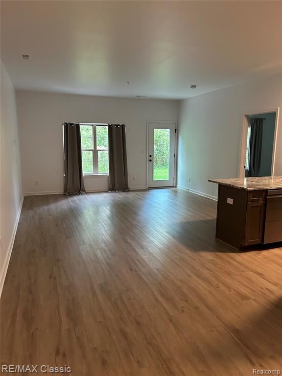 612 Pointe Drive, Walled Lake, MI 48390 — Photo 4