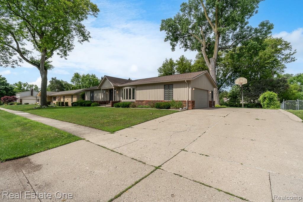 53081 Scenic Drive, Shelby Twp, MI 48316 — Photo 38