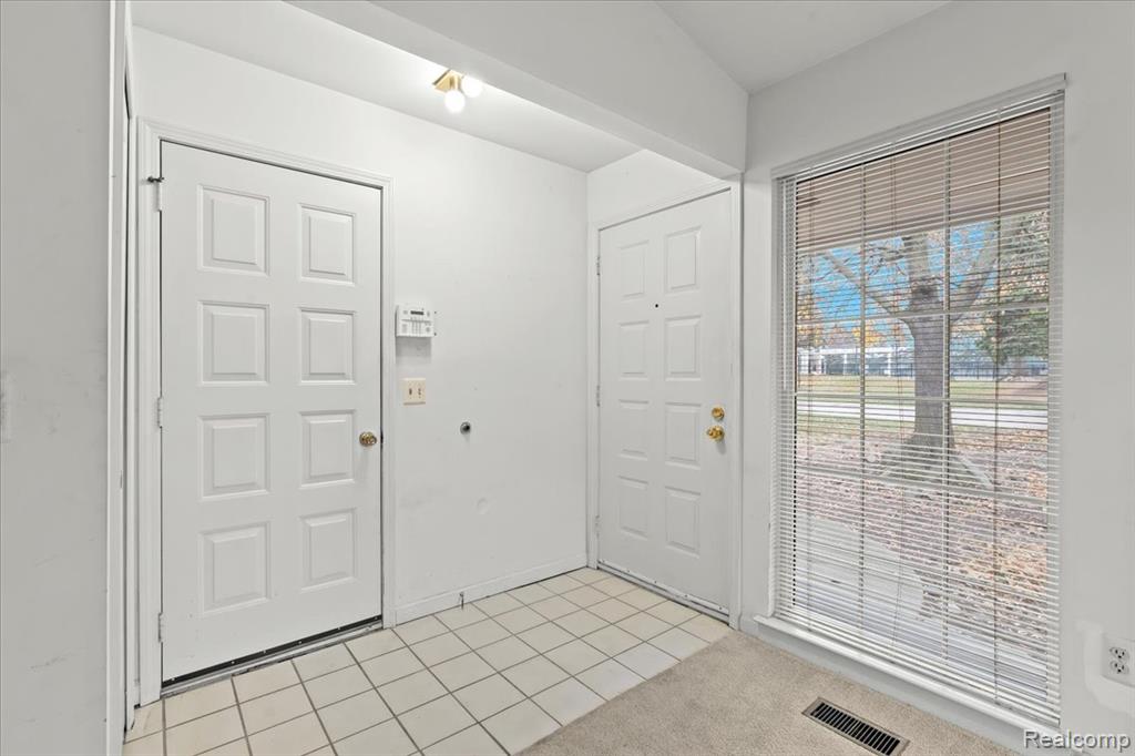 6798 Andiron Court, West Bloomfield, MI — Photo 4