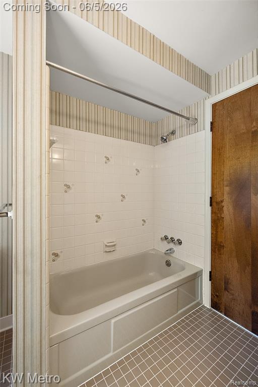 7036 Lindenmere Drive, Bloomfield Hills, MI 48301 — Photo 29