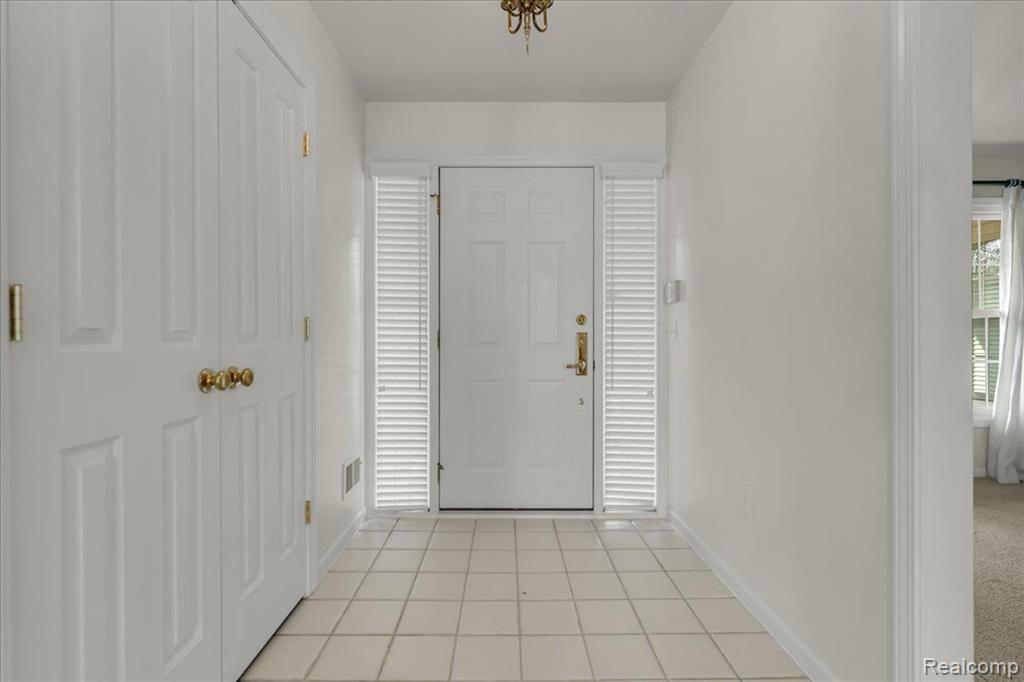 883 TARTAN Trail, Bloomfield Hills, MI 48304 — Photo 4