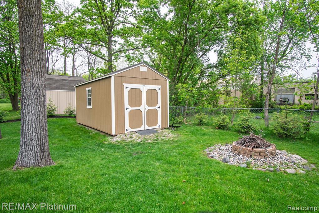 8313 Mill Pointe Court, Goodrich Vlg, MI — Photo 32