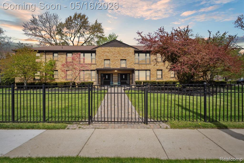 617 E Lincoln Avenue, Royal Oak, MI 48067 — front exterior