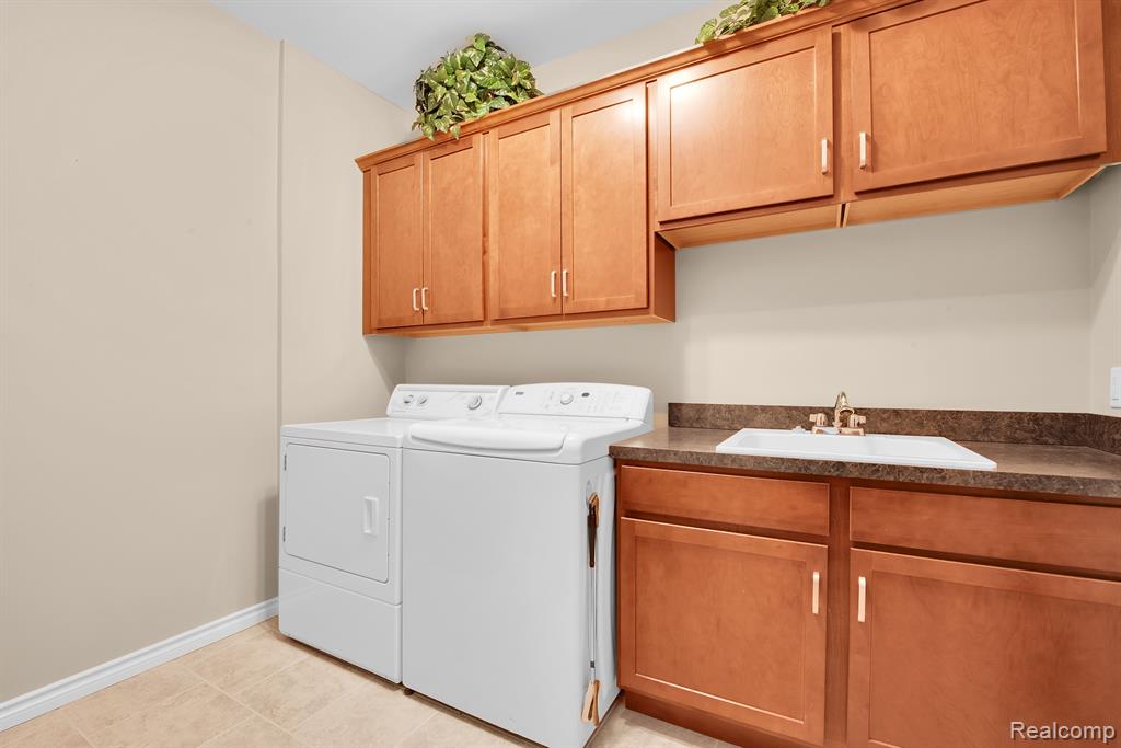 9549 KINGSWAY Circle, Clarkston, MI 48348 — Photo 16