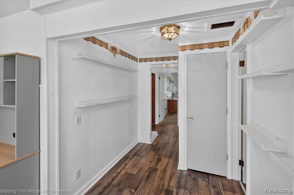 46800 W 11 Mile Road, Novi, MI — Photo 18