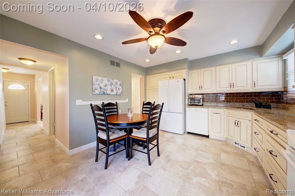 42092 Queen Anne Court, Northville, MI 48167 — Photo 24