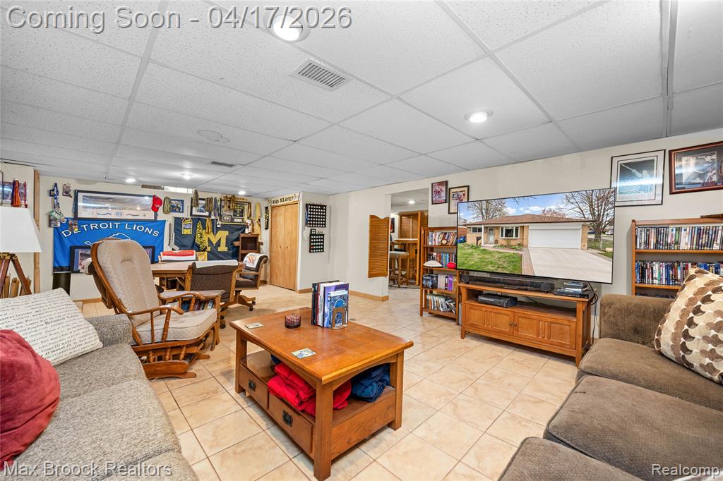 27916 Walker Avenue, Warren, MI 48092 — Photo 29