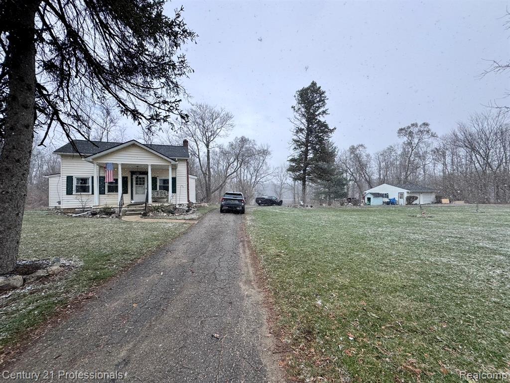 2021 W Rose Center Road, Holly, MI 48442 — Photo 2