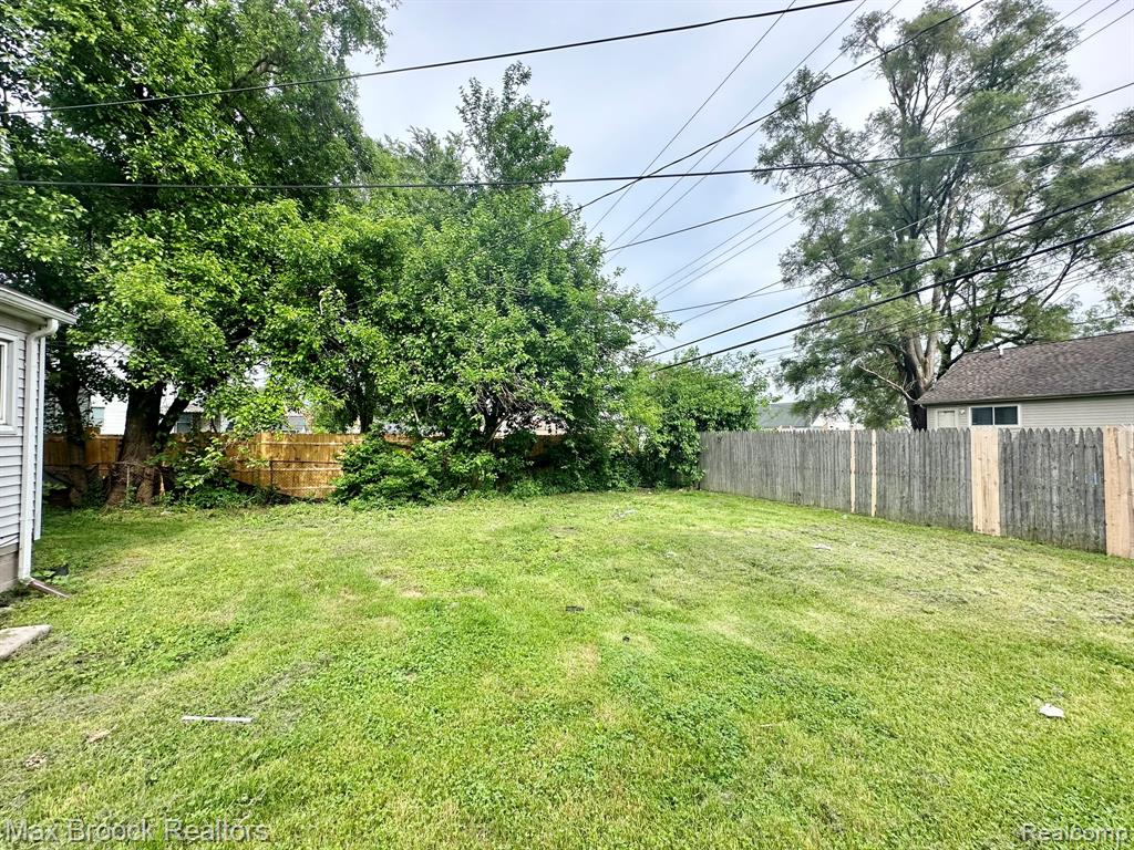 7584 Jackson Avenue, Warren, MI 48091 — Photo 4