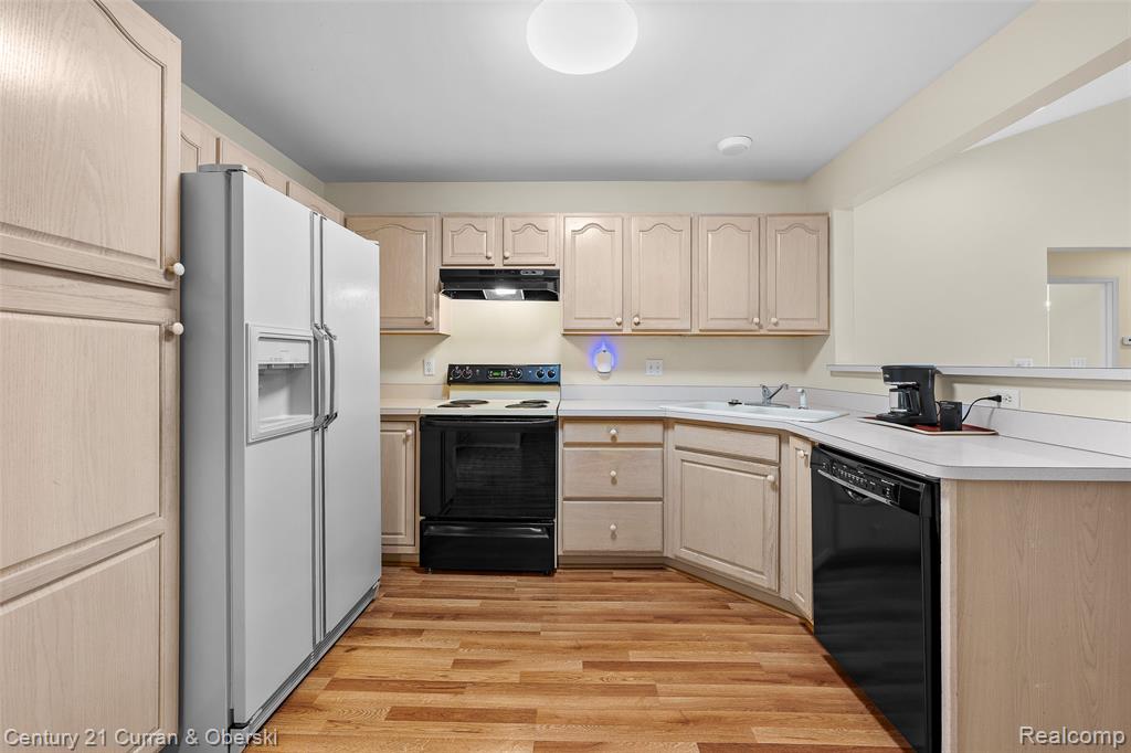 9 Canfield Circle, Dearborn Heights, MI 48127 — Photo 7