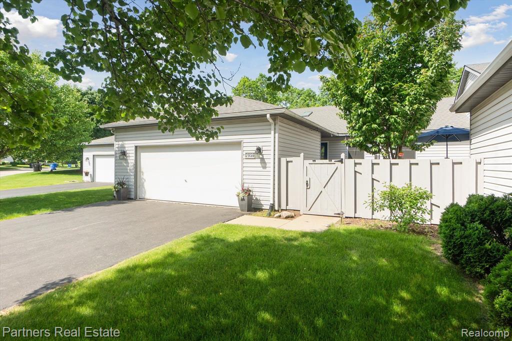 2956 W Telluride, Brighton, MI 48114 — front exterior