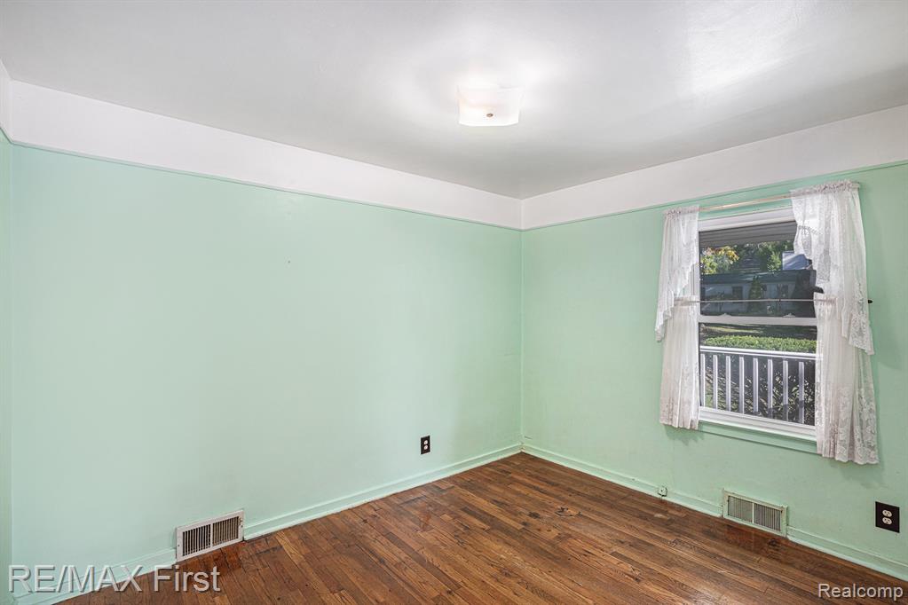 703 Trumbull Street, St. Clair, MI 48079 — Photo 9