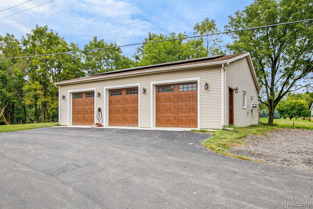 9001 Bergin Road, Howell, MI 48843 — Photo 40