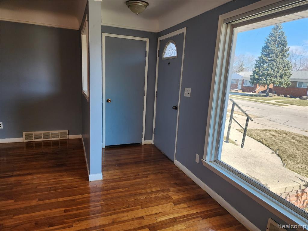 24643 Rosalind, Eastpointe, MI 48021 — Photo 3
