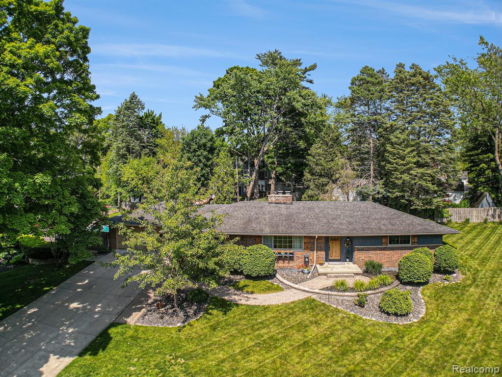 6062 Middle Lake Road, Clarkston, MI — front exterior