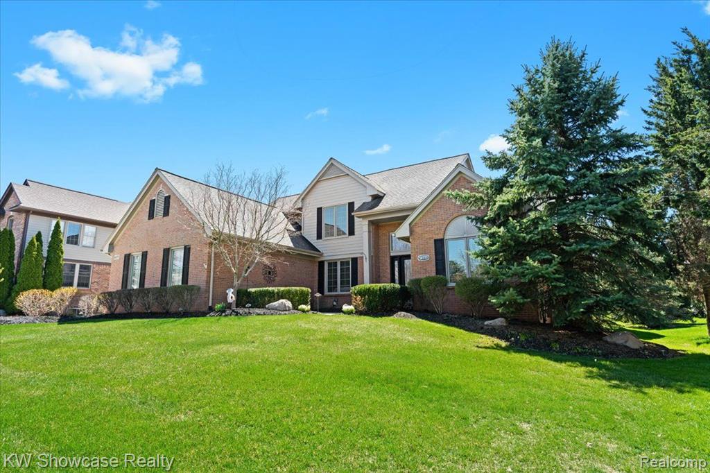 54771 GRENELEFE Circle E, South Lyon, MI 48178 — Photo 38