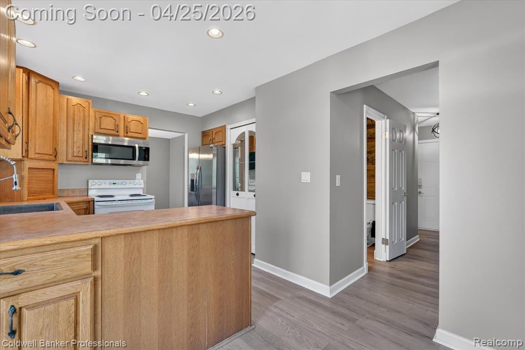 8303 Belle Bluff Drive, Grand Blanc, MI 48439 — Photo 10