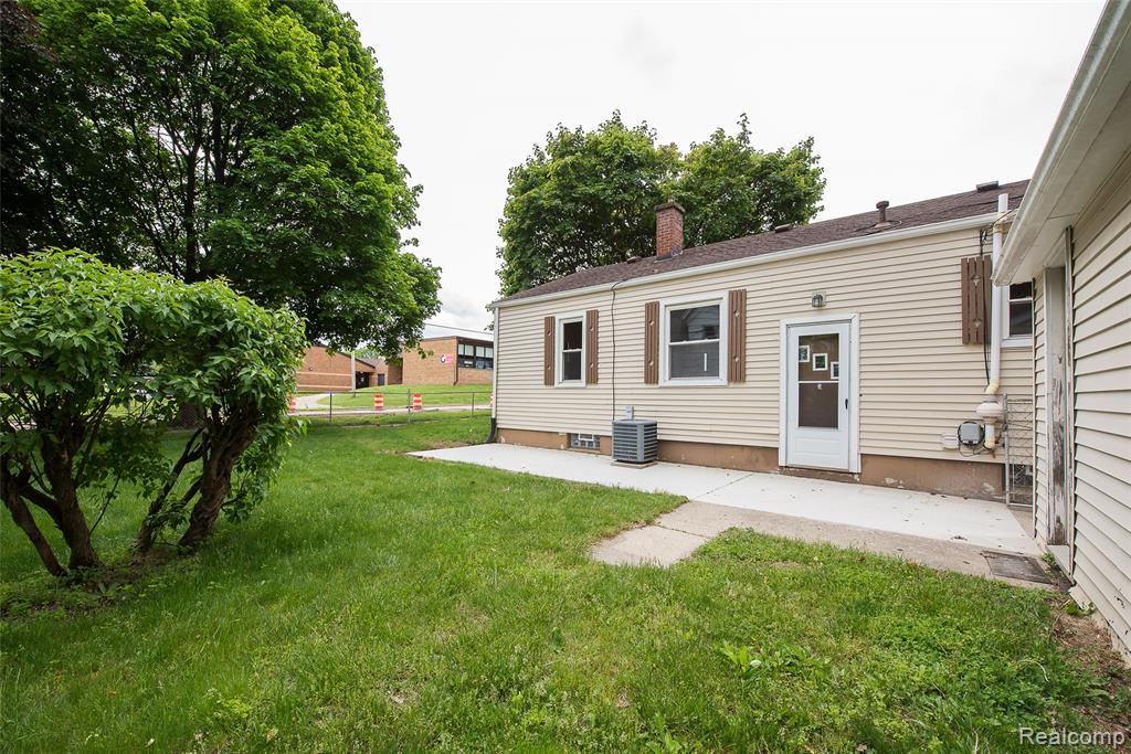 449 Burton Court, Ypsilanti, MI 48197 — Photo 18