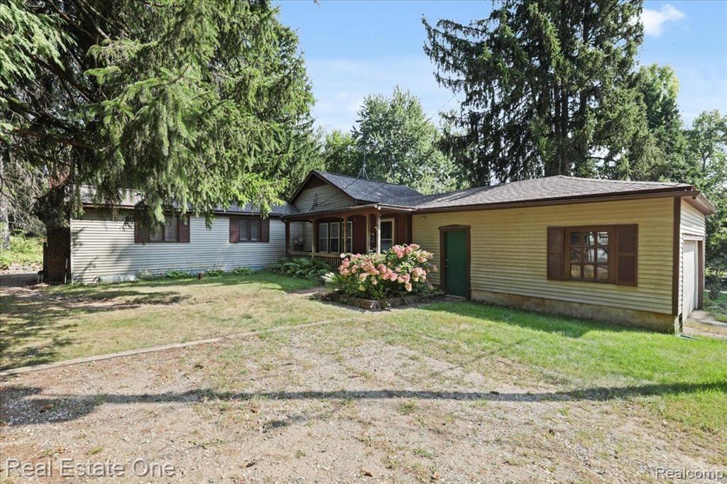 936 RIDGE Road, Lake Orion, MI 48362 — Photo 32