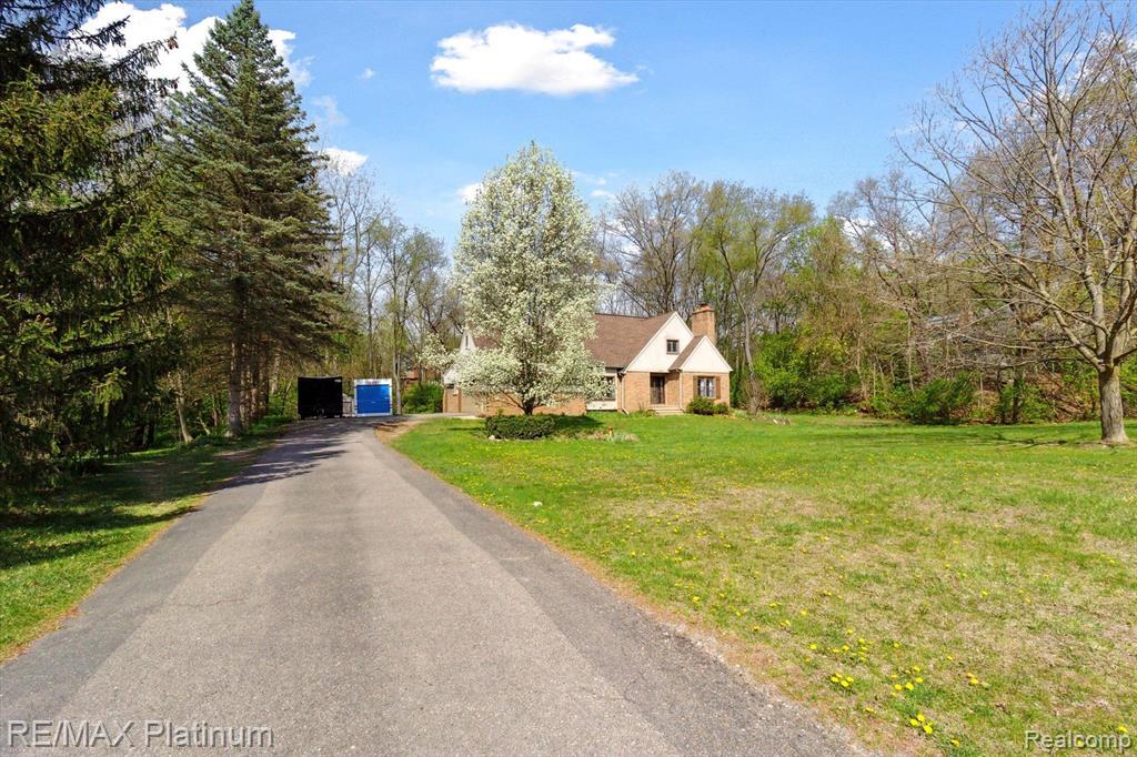 5440 BRADFORD Circle, Brighton, MI 48114 — Photo 41